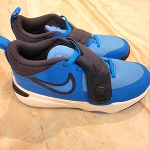 Nike youth boy Velcro Sneakers 3